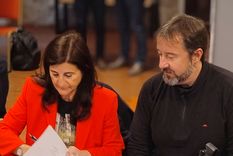 El momento de la firma del convenio. Foto: Gentileza