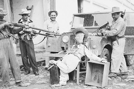 El Ejército de Liberación de la CIA retrató al presidente guatemalteco Jacobo Arbenz como un títere soviético. El Ejército de Liberación de la CIA retrató al presidente guatemalteco Jacobo Arbenz como un títere soviético.