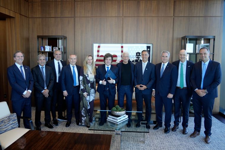 Dimon con Milei y gran parte del Gabinete Dimon con Milei y gran parte del Gabinete