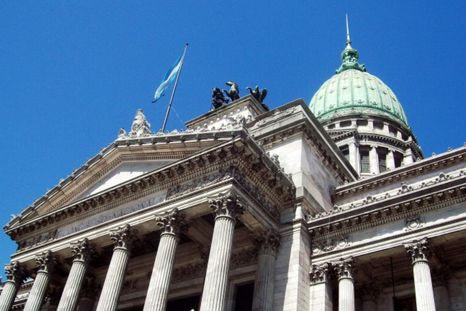 En una semana clave para el Gobierno, previa a una elección legislativa, el Senado lo vuelve a desafiar. En una semana clave para el Gobierno, previa a una elección legislativa, el Senado lo vuelve a desafiar.