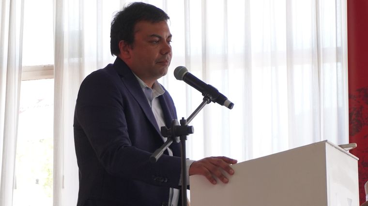 El intendente Francisco Lo Presti firmó el decreto habilitando el sistema para recibir fotos y videos de infracciones de tránsito en las rutas. El intendente Francisco Lo Presti firmó el decreto habilitando el sistema para recibir fotos y videos de infracciones de tránsito en las rutas.