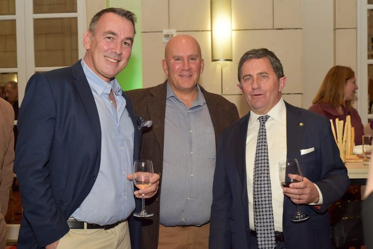 Luca Morales, Gustavo Schiavi y el Cónsul italiano Giuseppe D'Agosto. Luca Morales, Gustavo Schiavi y el Cónsul italiano Giuseppe D'Agosto.