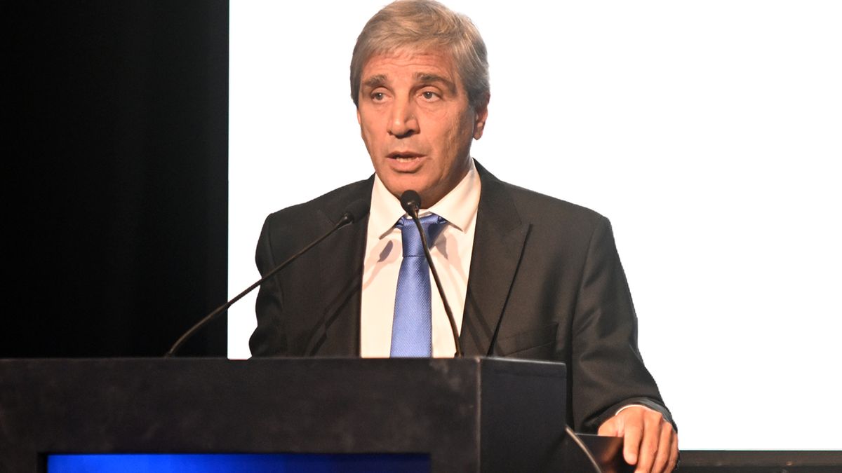 En la previa del Mundial 2026, Luis Caputo precali
