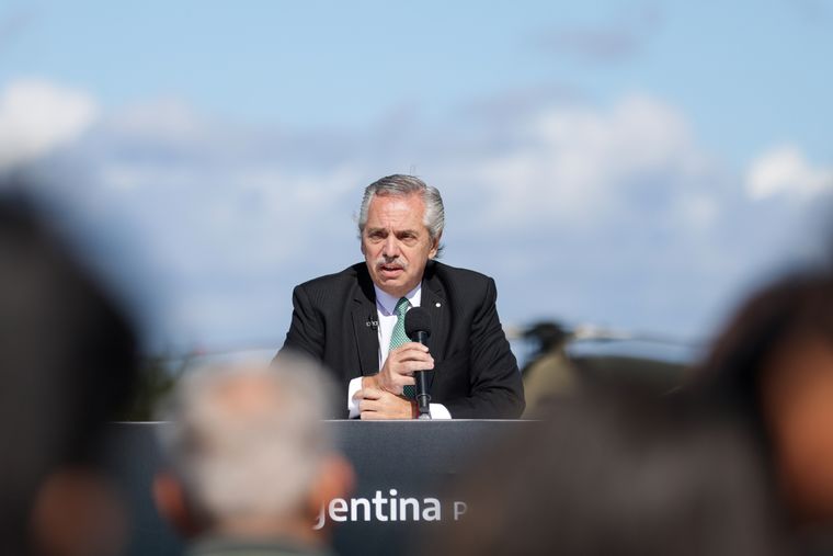 Alberto Fernández volvió a cruzar a Mauricio Macri en redes sociales Foto: Télam