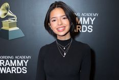 Ángela Aguilar deslumbró con un cautivante look.