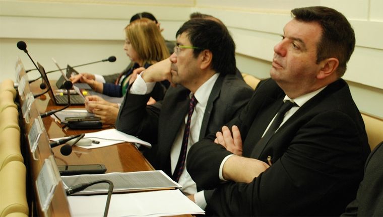 A cara de perro. Ariel Lijo espera la sesión en el Senado. Foto: CIJ