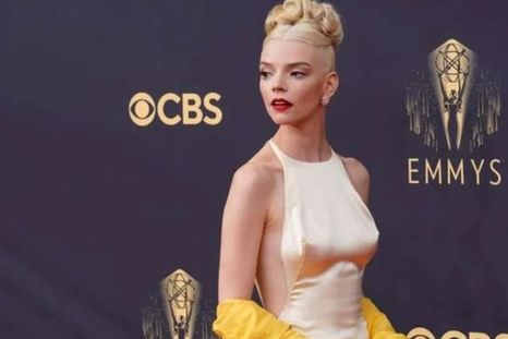 Moda Anya Taylor-Joy marca tendencia con cada aparición en un evento.