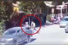 Brutal agresión policial a dos jóvenes Foto: captura de video