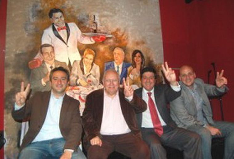 Laclau al centro, junto a Mariotto.