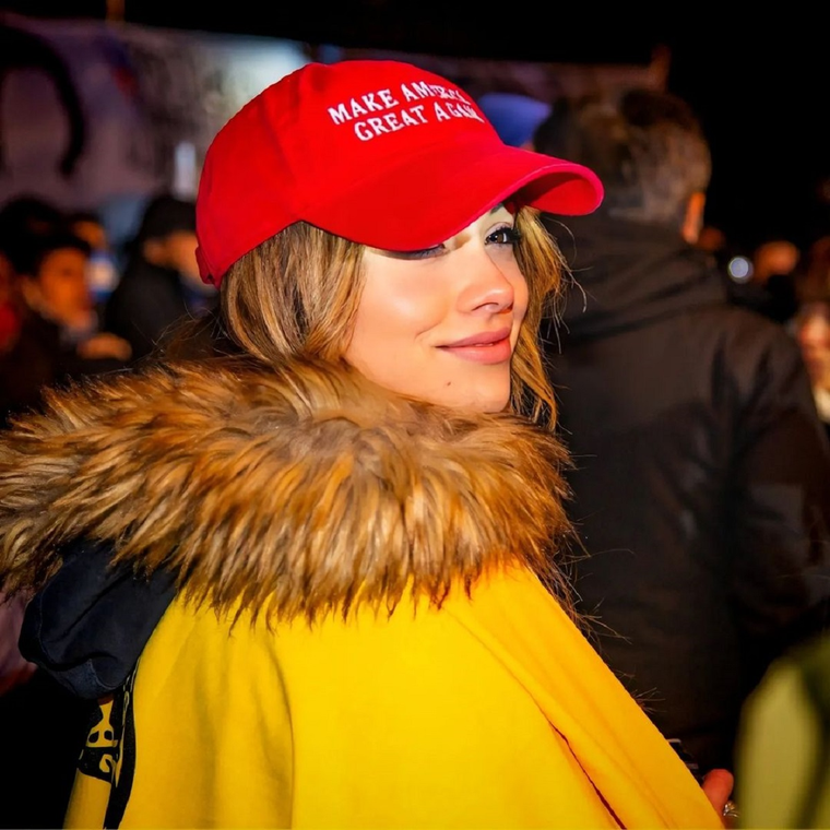 La influencer libertaria y una polémica publicación en su cuenta de Instagram. Foto: @constanzabravi