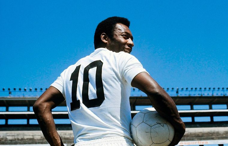 Pelé La familia del brasileño pedirá a Santos que retire la camiseta número 10.