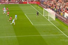 El offside de Enzo Fernández que el VAR no captó y generó un escándalo en el clásico de Manchester.