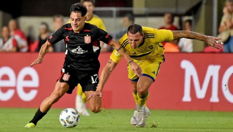 Javier Altamirano podría estar afuera de las canchas por varios meses Foto: @EdelpOficial