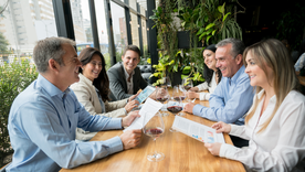 Los almuerzos de trabajo están reemplazando a los after office. Los almuerzos de trabajo están reemplazando a los after office.