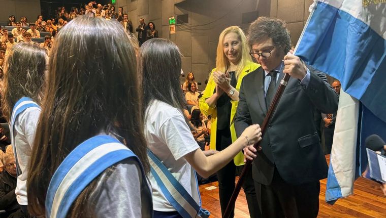 Javier Miilei y su hermana Karina inaugurando el ciclo lectivo en el Colegio Cardenal Copello Foto: Presidencia