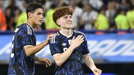 El Colo Barco festeja su primer gol con la camiseta de la Selección argentina, que fue ante Zambia y nada menos que en la Bombonera.&nbsp;