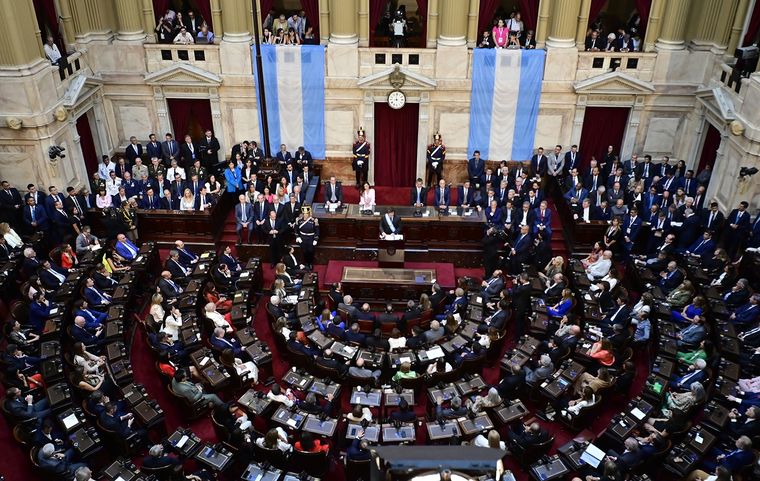 El aumento se firmó a fines de febrero, acordado con el gremio APL Foto: EFE