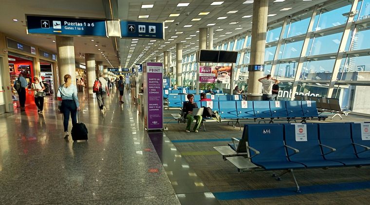 Desde hoy pueden ingresar a Argentina turistas de todo el mundo Foto: ALF PONCE MERCADO / MDZ