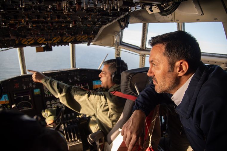 Luis Petri en uno de los operativos de control en el Atlántico Sur Foto: Prensa Defensa