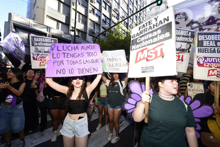 Los mensajes en la marcha por 8M. Los mensajes en la marcha por 8M.