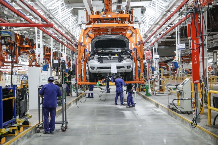 La actividad automotriz repunta lentamente. Foto: Telam