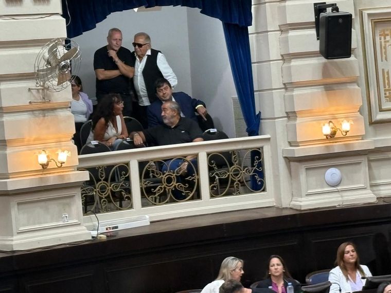 Héctor Daer y Cristina Vander fueron en representación de la CGT nacional, y también están presentes los secretarios general de la CGT regional. Héctor Daer y Cristina Vander fueron en representación de la CGT nacional, y también están presentes los secretarios general de la CGT regional.