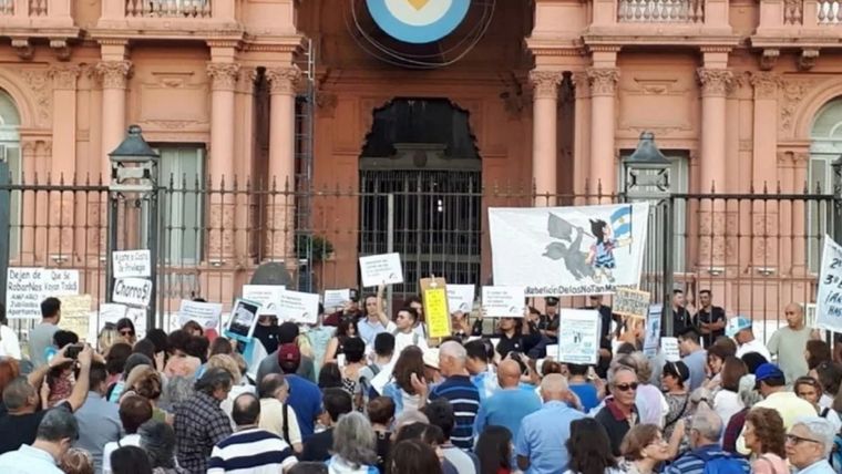 En esta crisis de los 40, que para recuperar la democracia empecemos recuperando a su hermana más hermosa: la libertad. Foto: MDZ