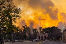 En las últimas horas, los bomberos combatieron más de diez frentes de incendios en distintas localidades de la provincia de Córdoba. Foto: InfoCba