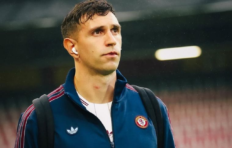 Dibu Martínez quedó al margen a último momento y generó preocupación en Birmingham.