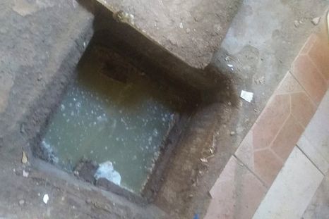 Familias obligadas a defecar en bolsas, siguen a la espera de una solución por parte de Aysam. Familias obligadas a defecar en bolsas, siguen a la espera de una solución por parte de Aysam.