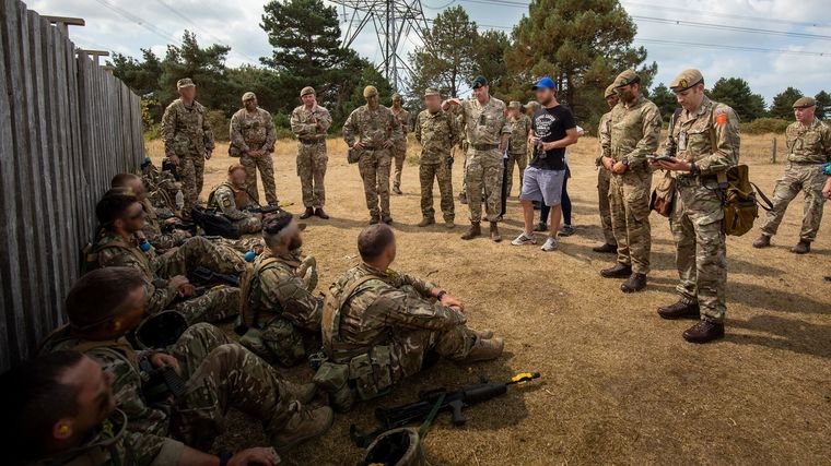 Británicos entrenan a soldados ucranianos para que luchen contra Rusia. Foto: TheBritishArmy.