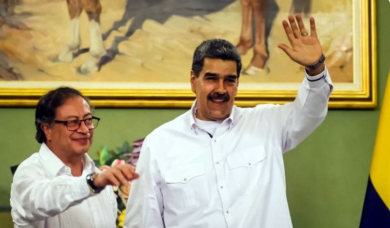 El presidente Gustavo Petro, de Colombia, junto a su par Nicolás Maduro, de Venezuela. Foto Efe El presidente Gustavo Petro, de Colombia, junto a su par Nicolás Maduro, de Venezuela. Foto Efe