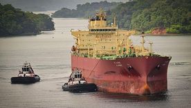 Entre 13.000 y 14.000 buques cruzan el Canal de Panamá anualmente. Se espera una reducción este año por el fuerte fenómeno de El Niño.