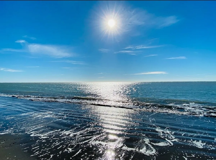 Esta playa se ubica en el partido de Patagones, provincia de Buenos Aires Esta playa se ubica en el partido de Patagones, provincia de Buenos Aires