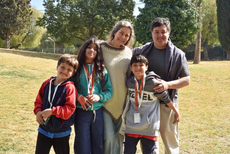 La familia Dalmau también posó para la foto. La familia Dalmau también posó para la foto.