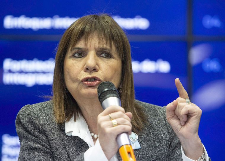 La ministra de Seguridad, Patricia Bullrich, volvió a apuntar contra la vicepresidenta, Victoria Villarruel, tras la polémica en el Senado.