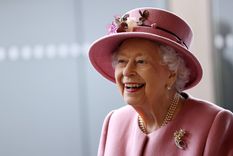 Foto: The New York Times - https://static01.nyt.com/images/2021/10/21/world/21UK-QUEEN/merlin_196298604_88bfd77c-1b97-4c24-9a3c-b8ed531f4807-jumbo.jpg?quality=75&auto=webp