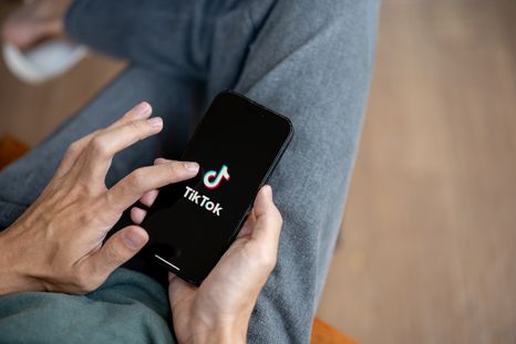 La aplicación TikTok suma notas de voz de hasta un minuto en su panel de respuestas. La aplicación TikTok suma notas de voz de hasta un minuto en su panel de respuestas.