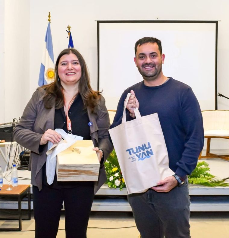 Tunuyán presentó en el Congreso Binacional sus avances en políticas sostenibles que combinan vino, deporte y cultura. Tunuyán presentó en el Congreso Binacional sus avances en políticas sostenibles que combinan vino, deporte y cultura.