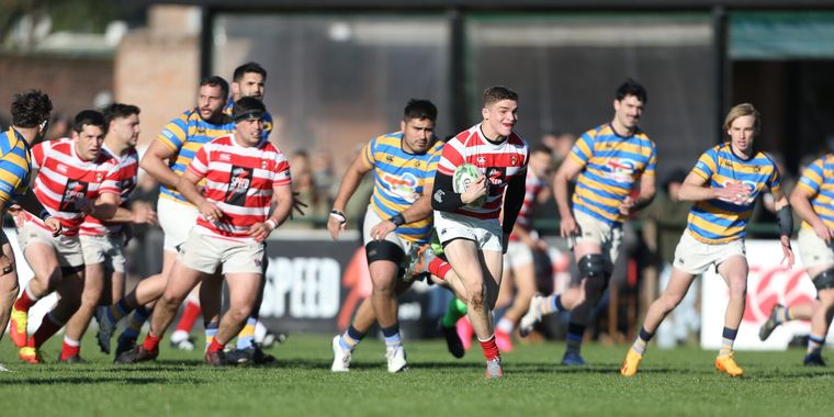 Santiago Pernas, uno de los más letales del torneo con pelota en mano. Foto: URBA