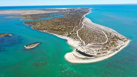 Una playa ideal para disfrutar en verano. Una playa ideal para disfrutar en verano.