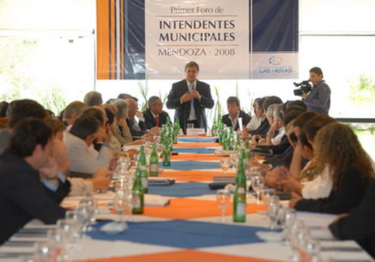 Los intendentes se reunieron en El Challao. Foto: Gerardo Gómez/ MDZ