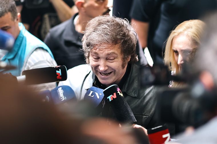 Javier Milei sorteó todos los sueldos que cobró en el Congreso Foto: EFE