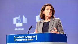 La vicepresidenta de la Comisión Europea de la Unión Europea, Teresa Ribera, sentó postura. La vicepresidenta de la Comisión Europea de la Unión Europea, Teresa Ribera, sentó postura.