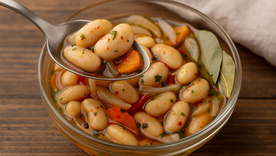 Probá esta receta de porotos en escabeche y disfrutá un clásico argentino. Probá esta receta de porotos en escabeche y disfrutá un clásico argentino.