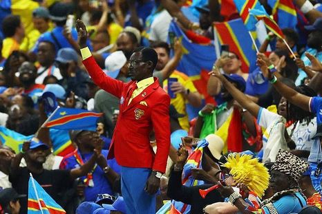 Mboladinga ha descrito su dedicación a mantener su pose en los partidos como una "misión patriótica". Mboladinga ha descrito su dedicación a mantener su pose en los partidos como una "misión patriótica".