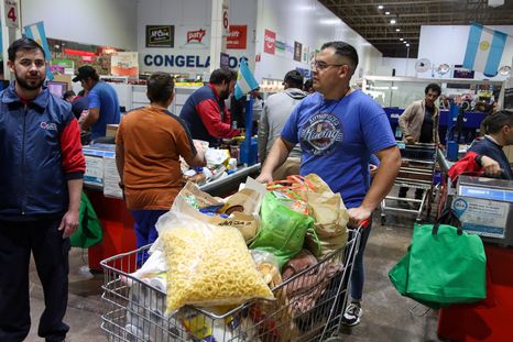 El Gobierno sostuvo su proyección de crecimiento del PBI, pero las consultoras ya ven una desaceleración. El Gobierno sostuvo su proyección de crecimiento del PBI, pero las consultoras ya ven una desaceleración.