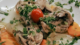 Entre los platos del restaurante había carpincho al escabeche.