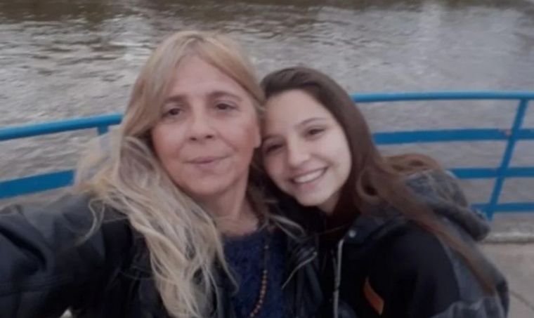 Úrsula Bahillo y su madre Patricia Elizabeth Nasutti, quien falleció en las últimas horas en la localidad de Rojas. Foto: NA