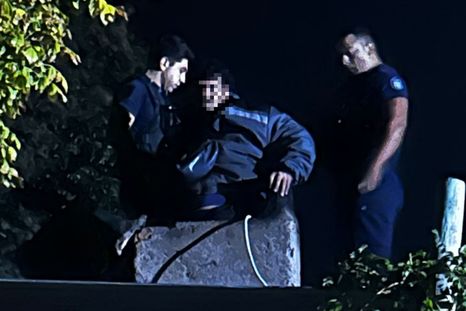 El ladrón quedó atrapado en la chimenea de la propiedad y tuvo que ser rescatado por bomberos, para luego quedar detenido. El ladrón quedó atrapado en la chimenea de la propiedad y tuvo que ser rescatado por bomberos, para luego quedar detenido.